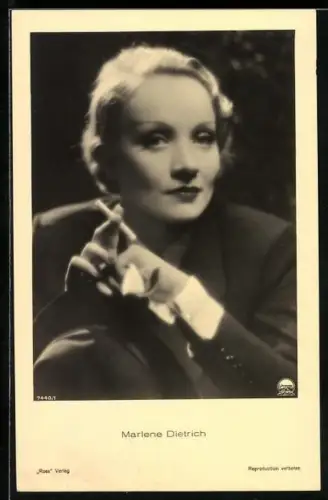 AK Portrait Schauspielerin Marlene Dietrich im Jackett