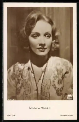 AK Schauspielerin Marlene Dietrich, En-face Poartrait