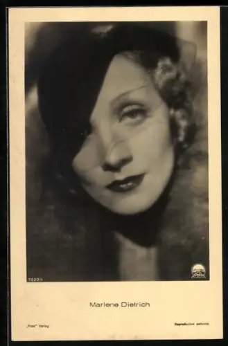AK Schauspieler Marlene Dietrich mit Hut und Pelz