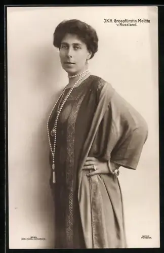 AK Grossfürstin Melitta von Russland in einem traditionellen Kleid