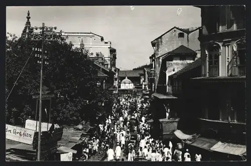 AK Bombay, Menschen auf der Strasse
