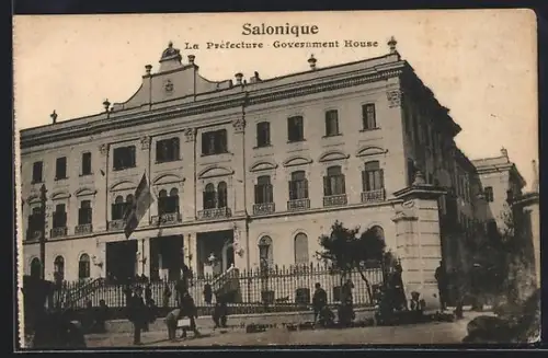 AK Salonique, Personnes devant la Prefecture