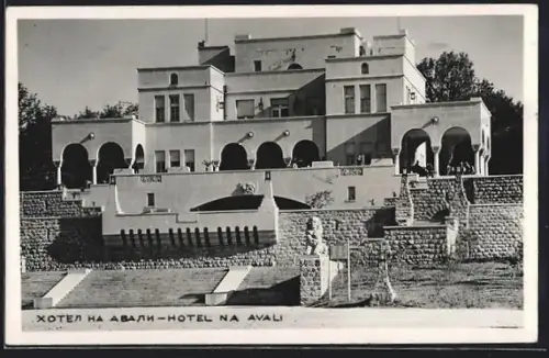 AK Avali, Hotel na Avali
