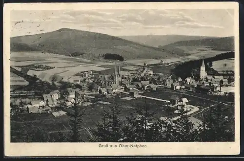 AK Ober-Netphen, Ortsansicht mit Kirche und umliegender Landschaft