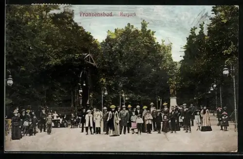 AK Franzensbad, Menschengruppe im Kurpark