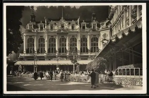 AK Karlsbad, Cafe Pupp mit Strassenpartie
