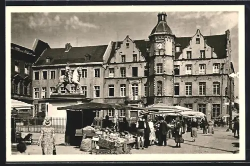 AK Düsseldorf, Marktplatz mit Rathaus, Reiterstandbild Jean Wellem, Wochenmarkt