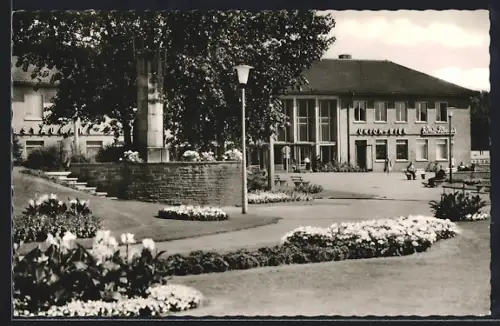 AK Wesel a. Rh., Am Bahnhof, Blumenanlagen, Brunnen
