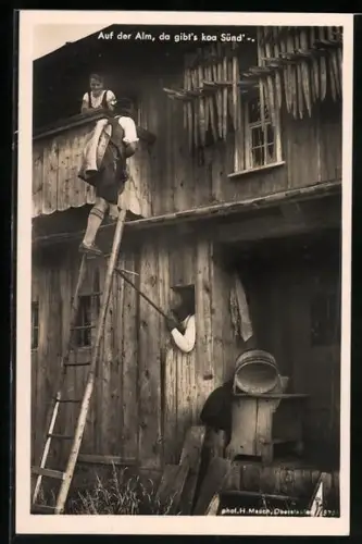 AK Mann auf Leiter bei Frau am Fenster, Erotik