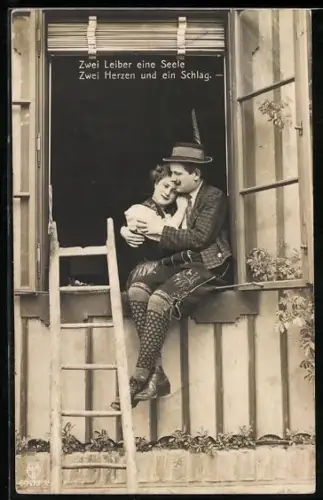 AK Mann bei Frau am Fenster, Erotik