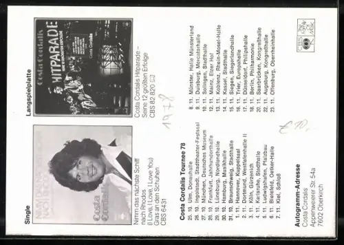 AK Musiker Costa Cordalis mit Gitarre am Mikrophon, Autograph