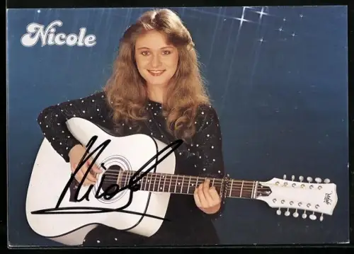 AK Sängerin Nicole spielt Gitarre, Autograph