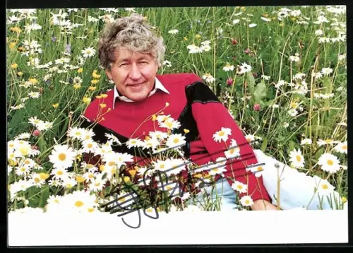 AK Sänger Gotthilf Fischer auf einer Blumenwiese, Autograph