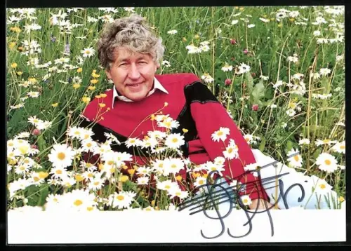 AK Sänger Gotthilf Fischer auf einer Blumenwiese, Autograph