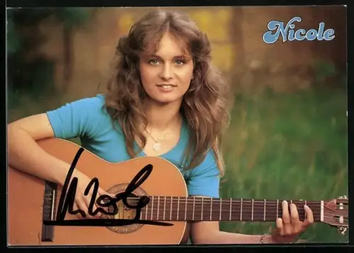 AK Sängerin Nicole spielt Gitarre, Autograph