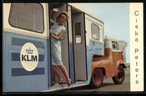 AK Musikerin Ciska Peters im KLM-Wohnwagen, Autograph rückseitig