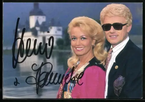 AK Musiker Heino und Hannelore vor einem Schloss, Autographen
