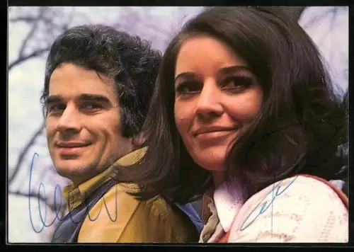 AK Musiker-Duo Renate und Werner Leismann schauen in die Kamera, Autographen