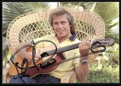 AK Musiker Erik Silvester mit Gitarre im Flechtstuhl, Autograph