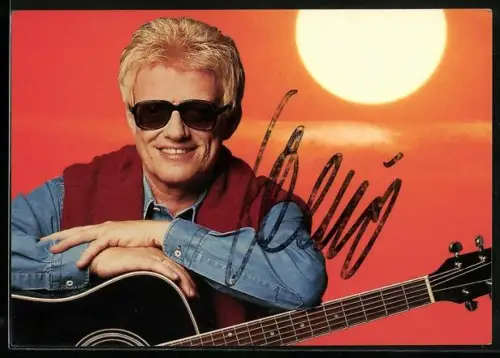 AK Sänger Heino mit Gitarre vor untergehender Sonne, Autograph