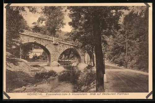 AK Klusenstein /Hönnetal, Eisenbahnbrücke, Blick auf Restaurant Platthaus