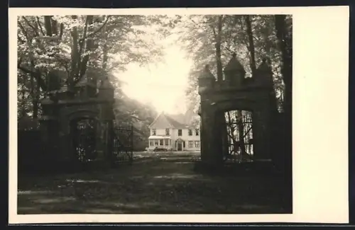 AK Wiedenhausen, das Portal zum Schloss hin