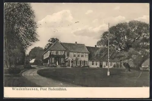 AK Wiedenhausen, Weg am Gebäudekomplex