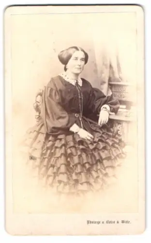 Fotografie Lutze & Witte, Berlin, Portrait Frau Ida Voigt geb. Grünberg aus Magdeburg