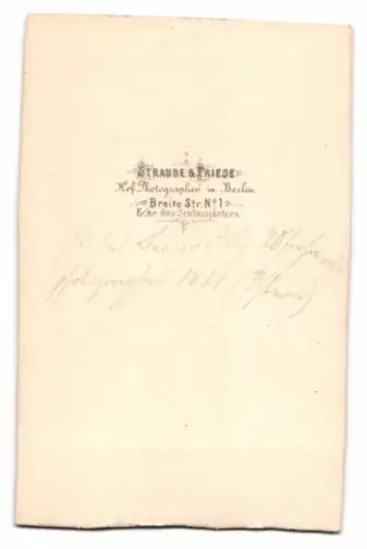 Fotografie Straube & Friese, Berlin, Portrait Frau Elise Bernoully mit 20 Jahren, 1861