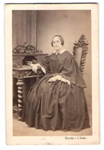 Fotografie Louis Gothe, Magdeburg, Portrait Frau Johanna Müller geb. Petri aus Rathenow