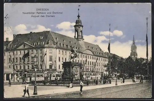 AK Dresden, Neustädter Rathaus und Denkmal August des Starken, Strassenbahn