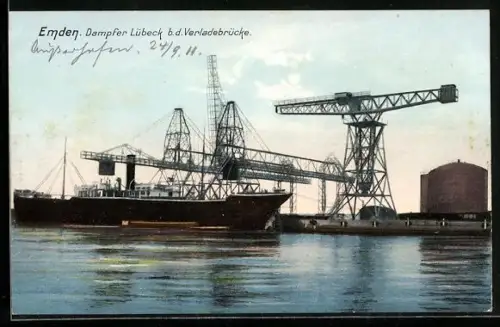 AK Emden, Dampfer Lübeck bei Verladebrücke