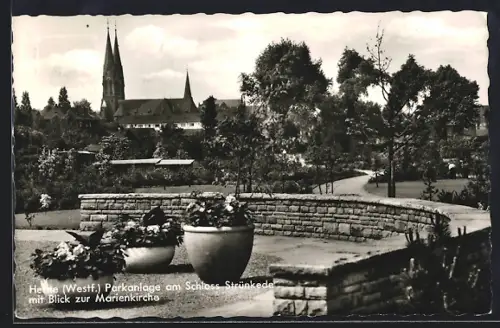 AK Herne /Westf., Parkanlage am Schloss Strünkede, Blick zur Marienkirche