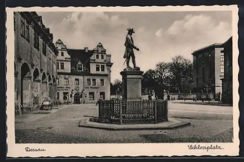 AK Dessau, Schlossplatz, Denkmal des Fürsten Leopold, Gaststätte