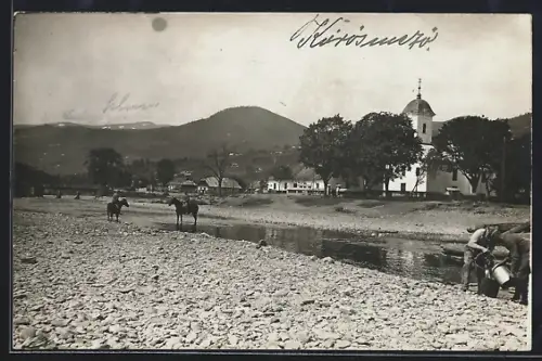AK Körösmezö, Panorama mit Kirche