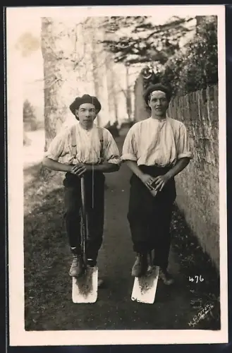 AK Monmouth, Zwei Arbeiter mit Spaten