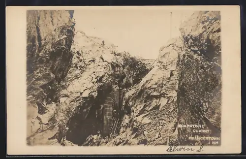 AK Francestown, NH, Soapstone Quarry, Steinbruch