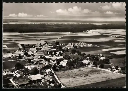 AK Hofolding bei München, Luftaufnahme des Ortes und umliegender Felder
