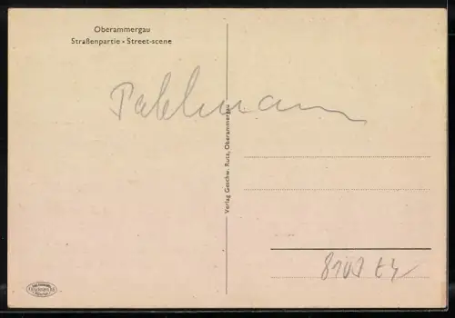 AK Oberammergau, Strassenpartie mit Kirche