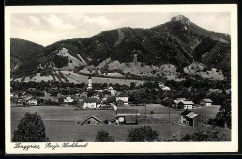AK Lenggries, Bay., Ortsansicht mit Kirche und Bergen