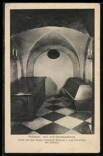 AK Potsdam, Hof- und Garnisonkirche, Gruft mit den Särgen Friedrich Wilhelm I. und Friedrich des Grossen