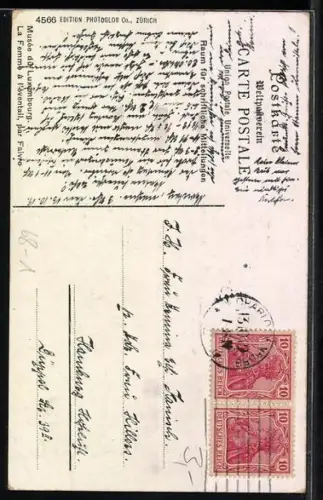 AK Brünette Frau mit Federn am Hut und Fächer