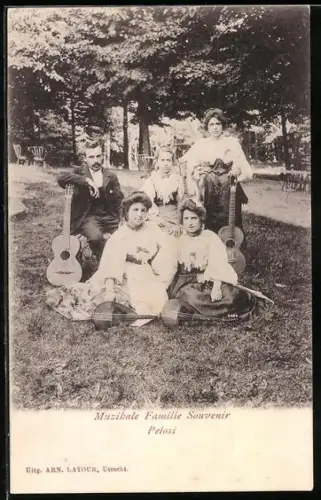 AK Muzikale Familie Souvenir Pelosi, Gitarre