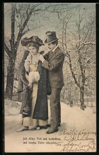 AK Dame im Pelzmuff und Kavalier mit Zylinder