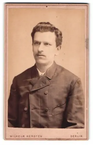 Fotografie Wilhelm Kersten, Berlin, Krausen-Strasse 40, Porträt eines Mannes