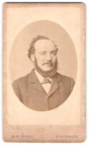 Fotografie G. C. Parker, Cheltenham, Porträt eines Mannes