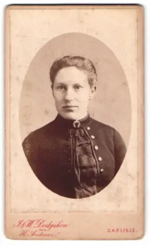 Fotografie J. & W. Dodgshon, Carlisle, Lowther Street, Porträt einer Frau