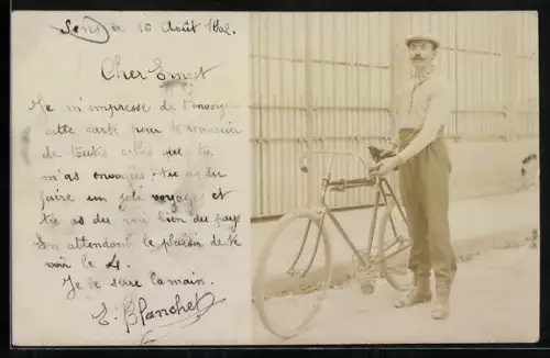 AK Mann mit Schiebermütze mit seinem Fahrrad