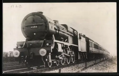 AK Lokomotive mit Kesselnummer 6139 in Fahrt mit Personenzug, englische Eisenbahn