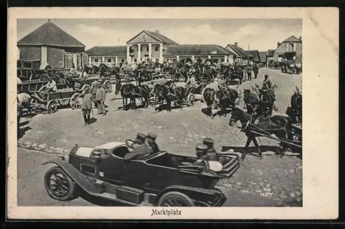 AK Soldaten im offenen Wagen bei Fahrt über Marktplatz, Auto